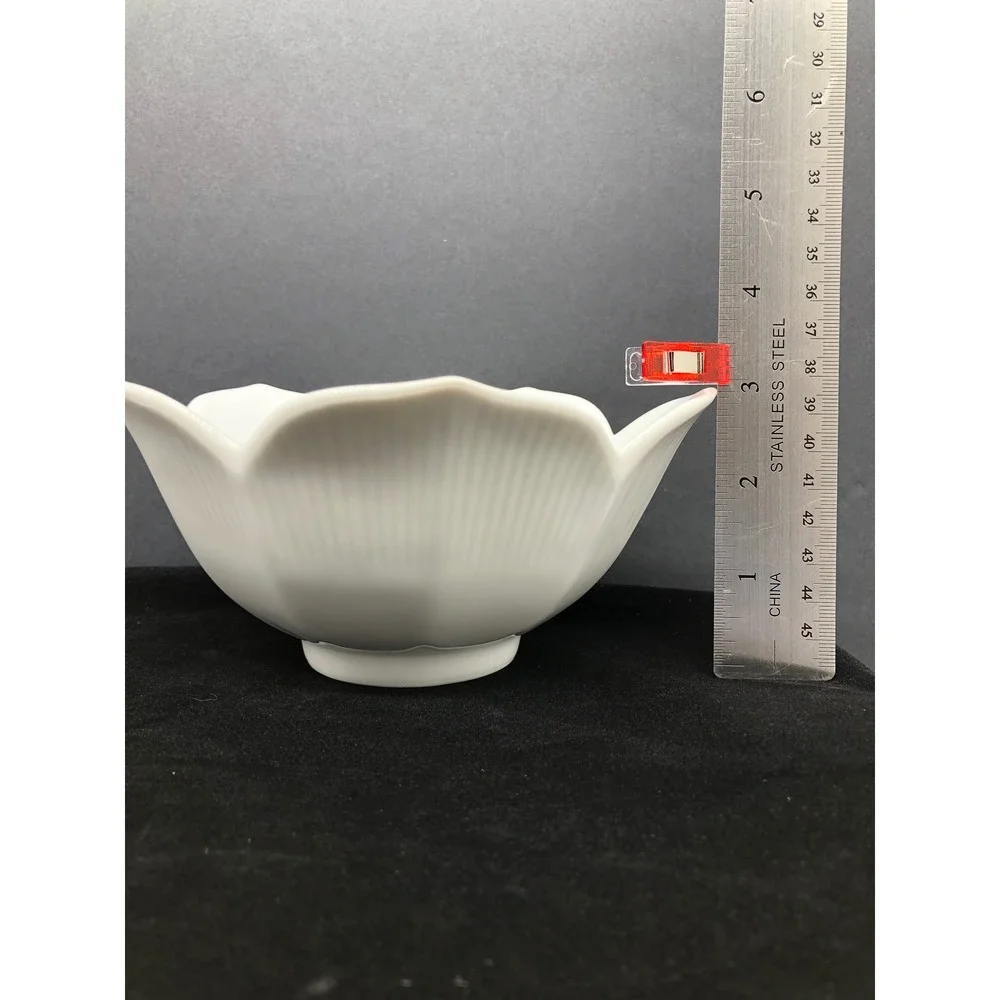 Pier 1 White Porcelain Lotus Flower Petal Ribbed Bowls Set of 2 Minimalist 5.5in